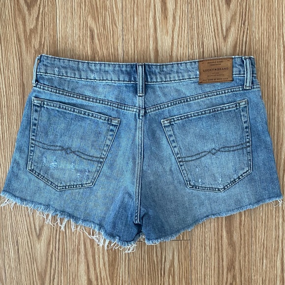Lucky Brand The Cut Off Distressed Denim Raw Hem Fringe Jean Shorts - Picture 3 of 5